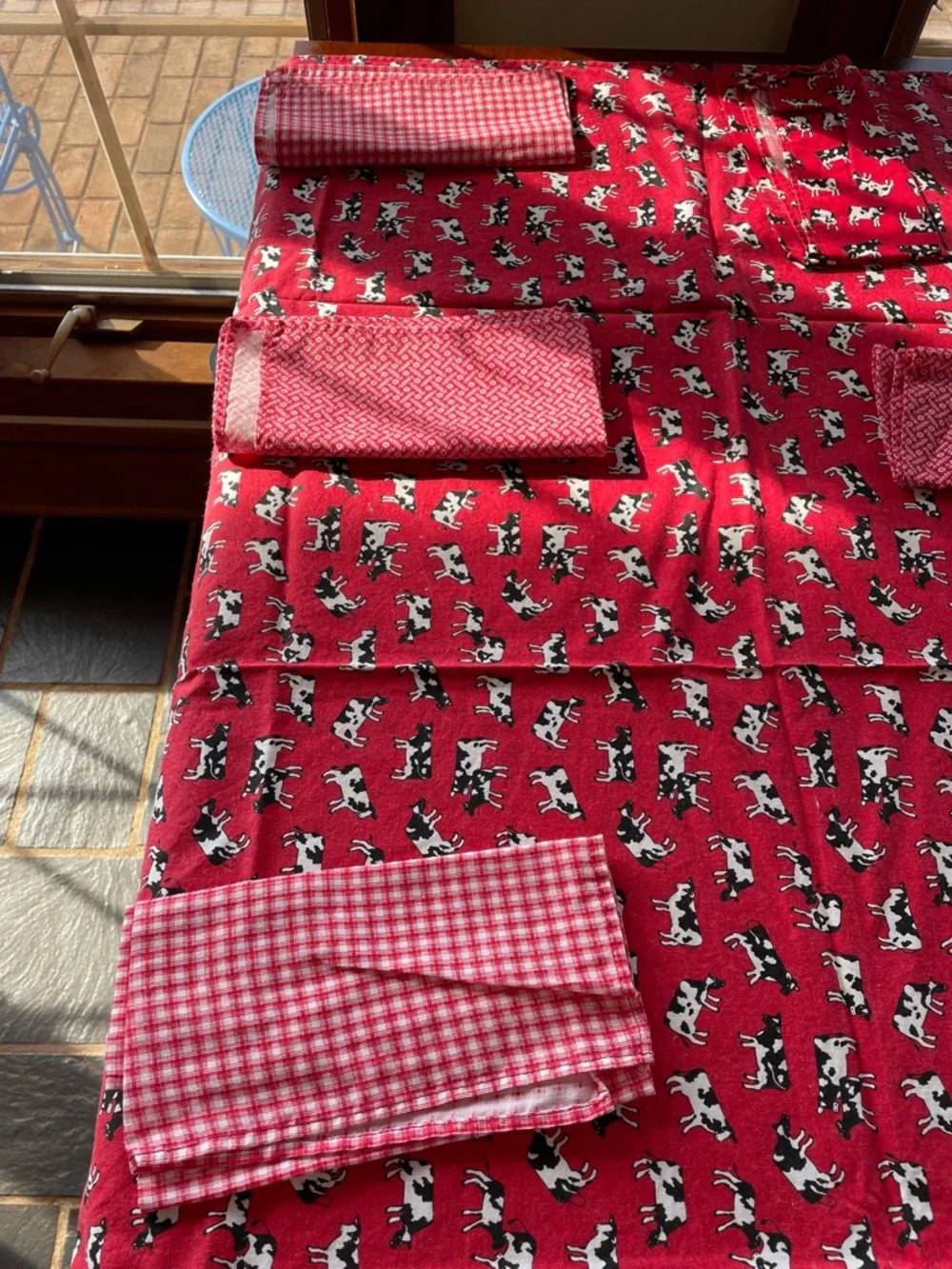VINTAGE Red Cow Print Tablecloth (2) and Napkin (8) Set